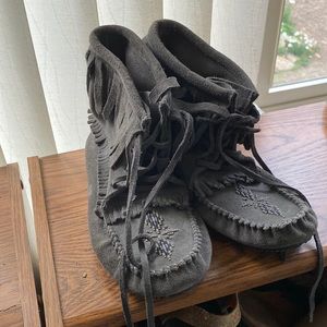 Manitobah Suede Harvester Moccasins